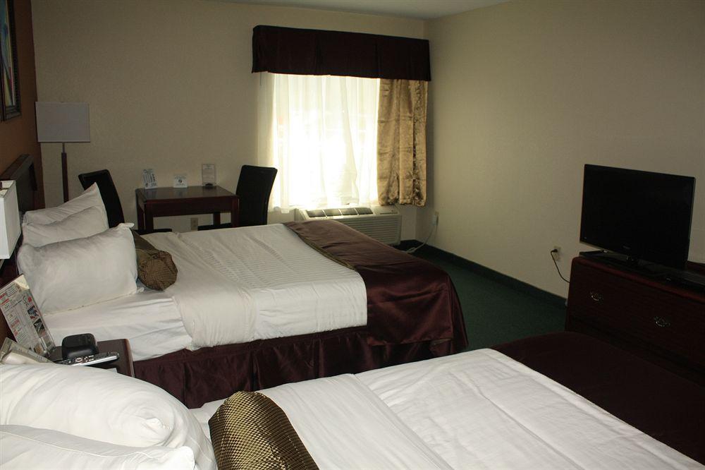 Super 8 By Wyndham Somerset Exterior photo