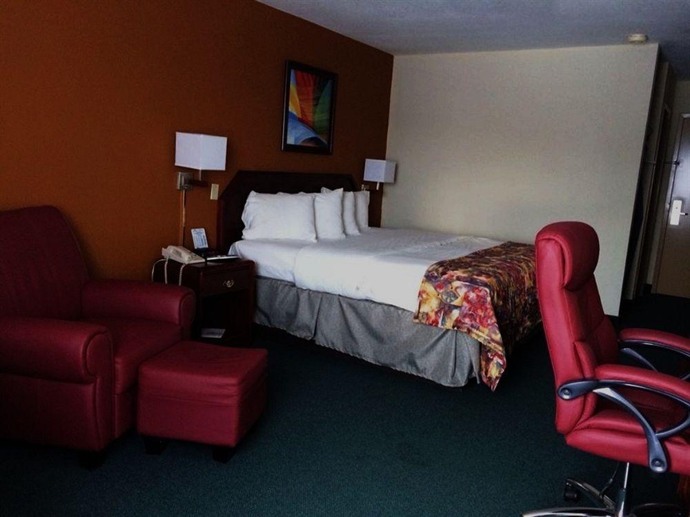 Super 8 By Wyndham Somerset Exterior photo