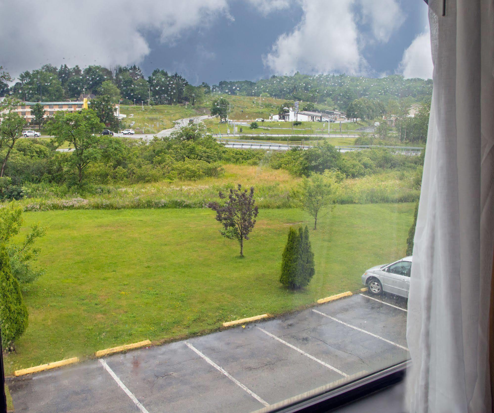Super 8 By Wyndham Somerset Exterior photo